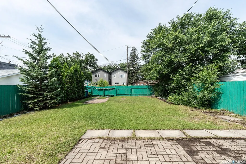 1223 C Avenue N Saskatoon SK S7L 1K6