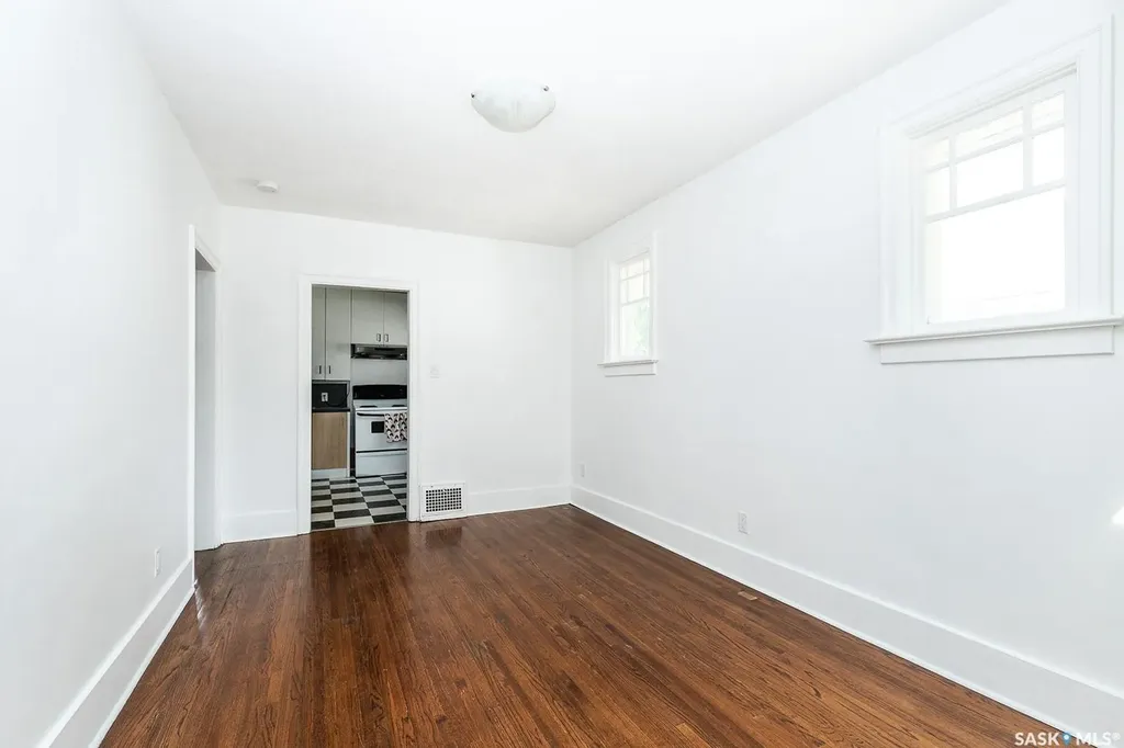 1223 C Avenue N Saskatoon SK S7L 1K6