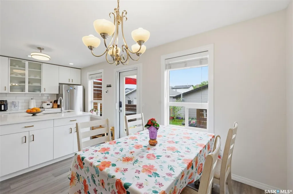 422 Blakeney Crescent Saskatoon SK S7L 7N5