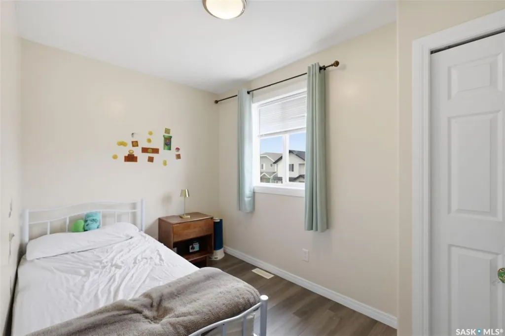 422 Blakeney Crescent Saskatoon SK S7L 7N5