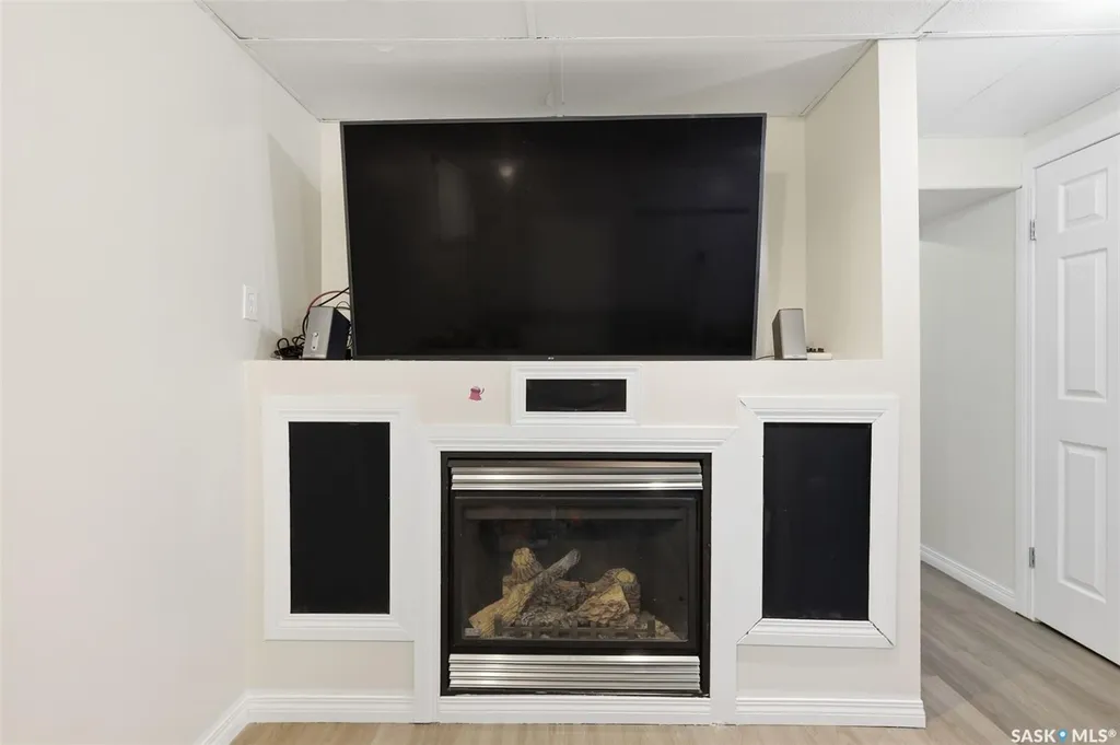 422 Blakeney Crescent Saskatoon SK S7L 7N5