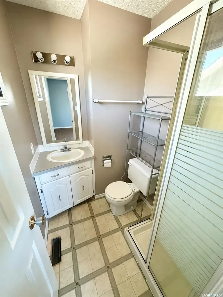 213 18th Street NE Weyburn SK S4H 3J4