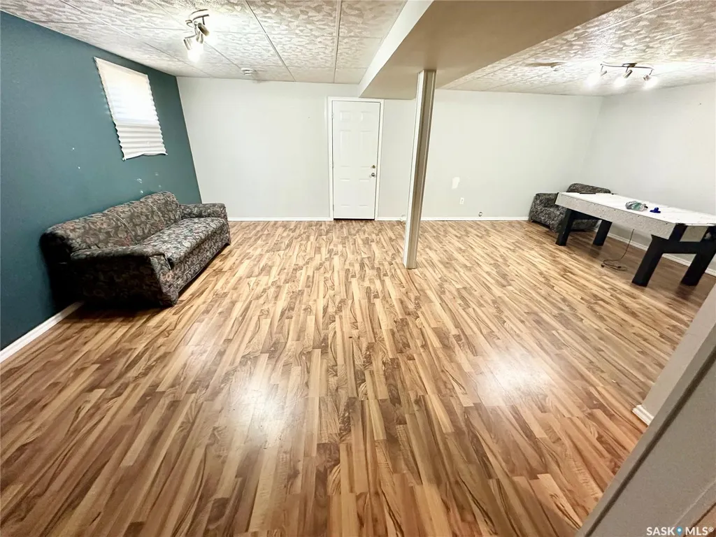 213 18th Street NE Weyburn SK S4H 3J4