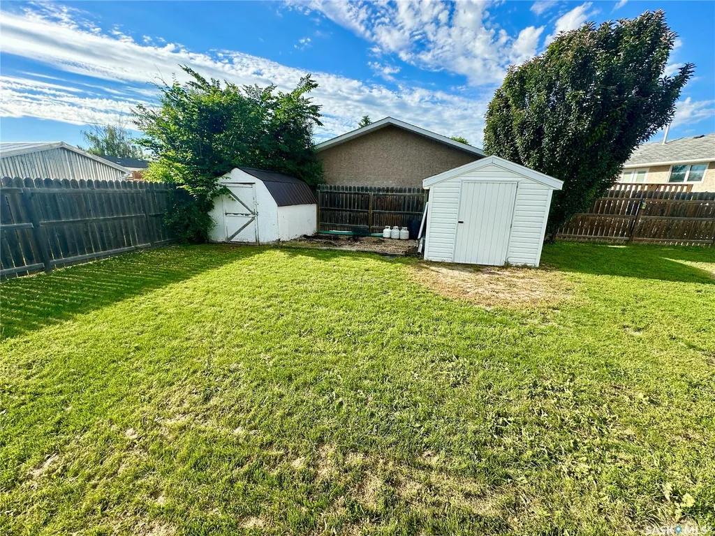 213 18th Street NE Weyburn SK S4H 3J4