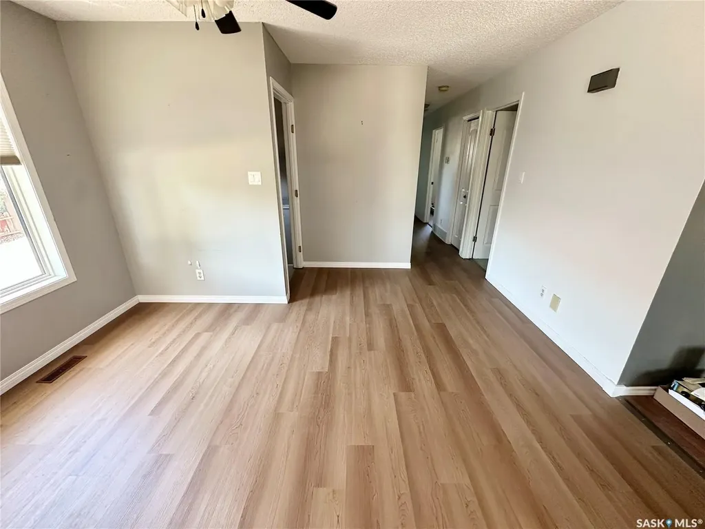 213 18th Street NE Weyburn SK S4H 3J4