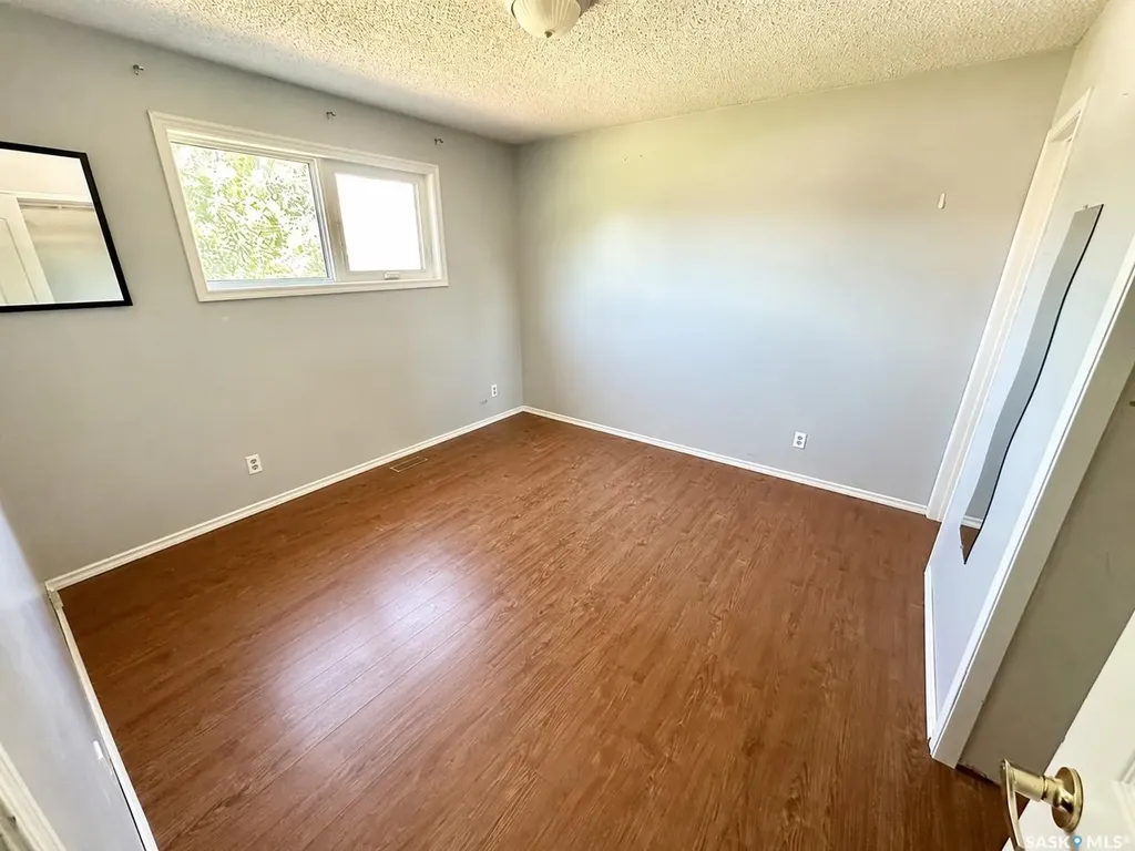 213 18th Street NE Weyburn SK S4H 3J4