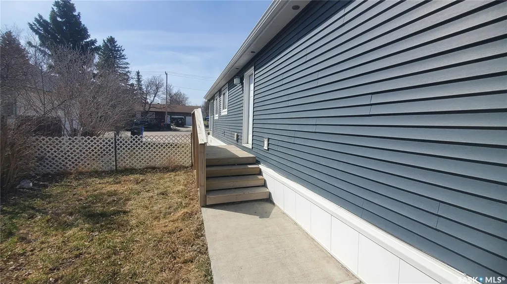 405 2nd Avenue SE Weyburn SK S4H 1W9