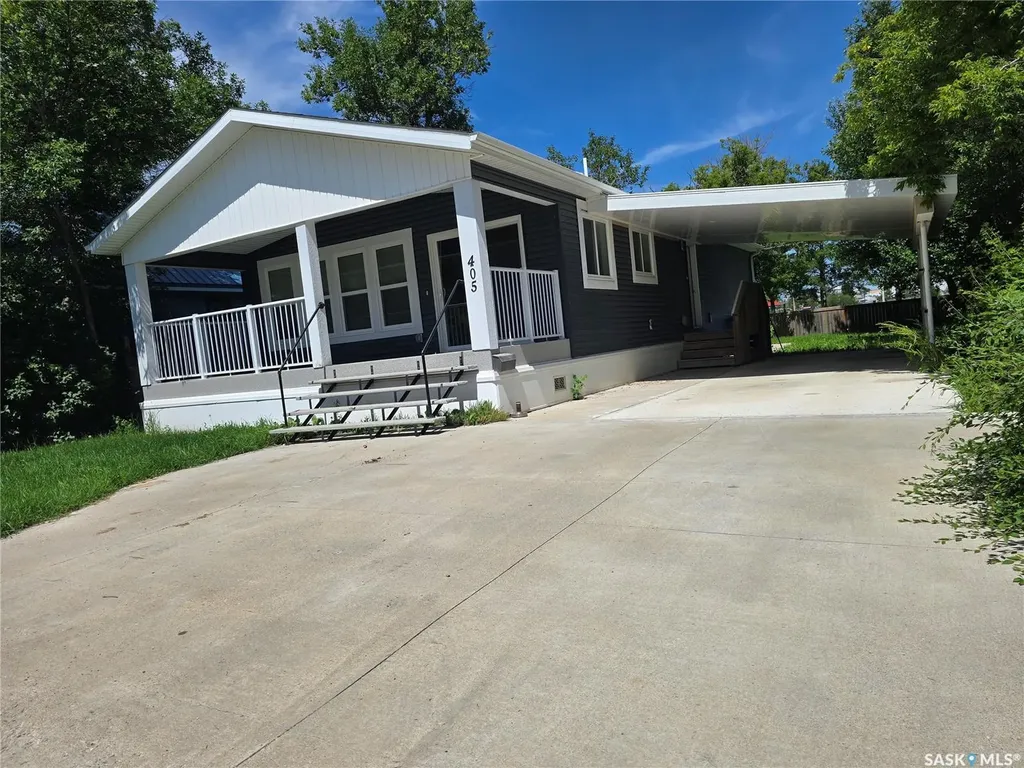 405 2nd Avenue SE Weyburn SK S4H 1W9