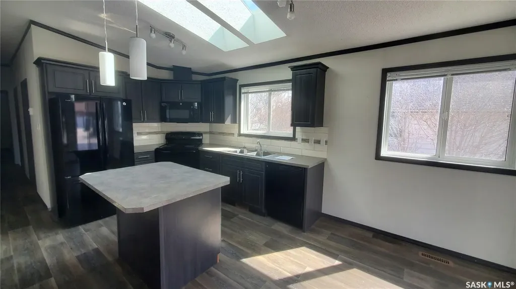 405 2nd Avenue SE Weyburn SK S4H 1W9