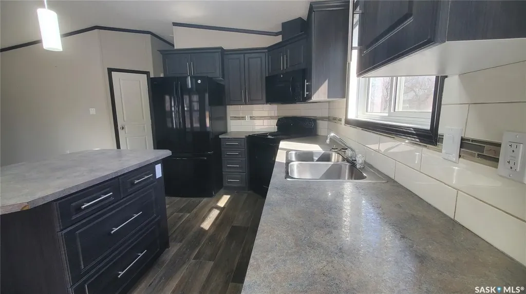405 2nd Avenue SE Weyburn SK S4H 1W9