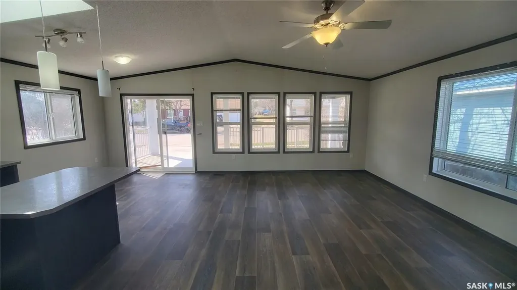 405 2nd Avenue SE Weyburn SK S4H 1W9