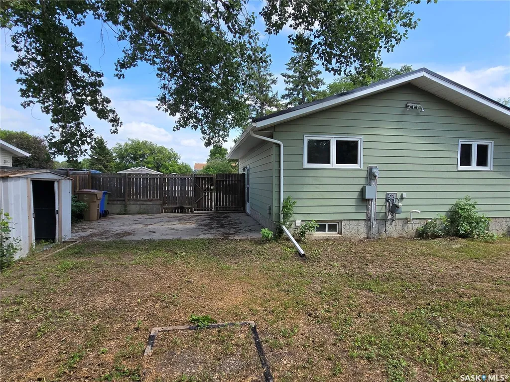 30 Shore Bay Regina SK S4R 7H6
