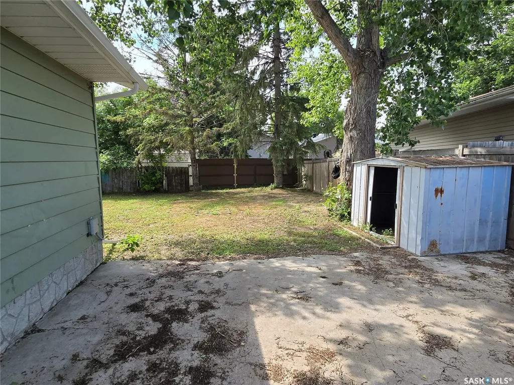 30 Shore Bay Regina SK S4R 7H6