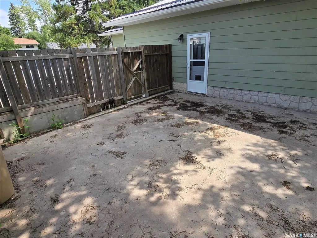 30 Shore Bay Regina SK S4R 7H6