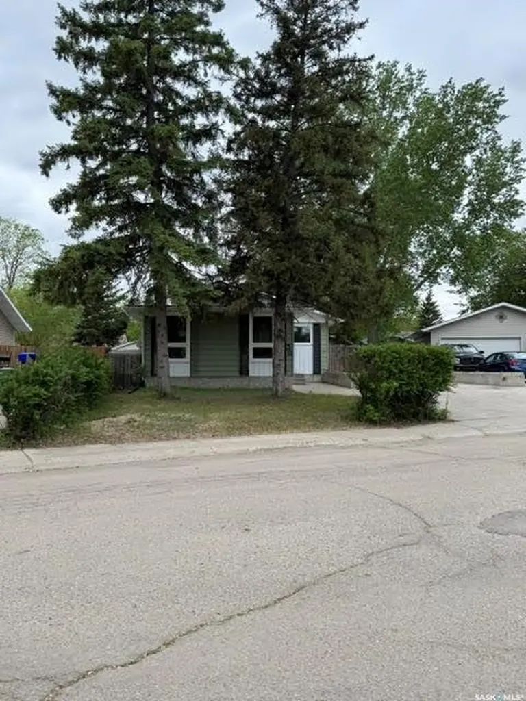 30 Shore Bay Regina SK S4R 7H6