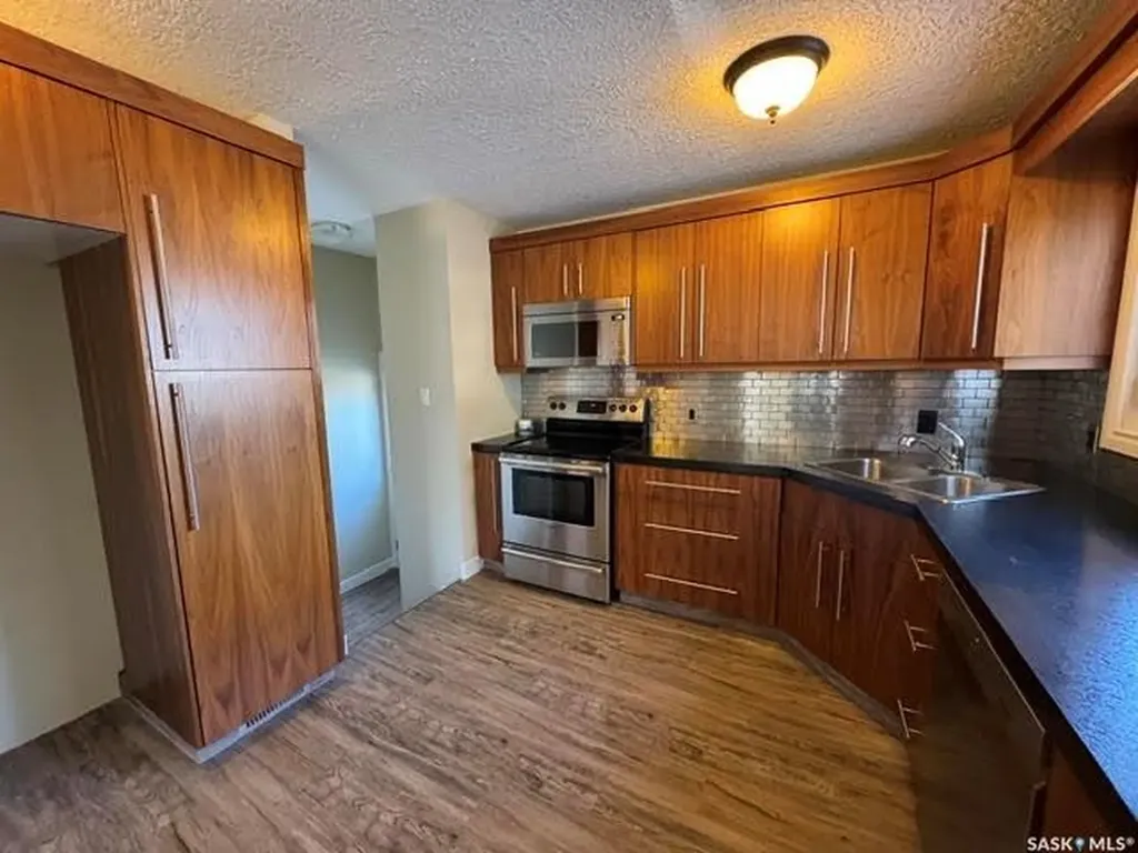30 Shore Bay Regina SK S4R 7H6