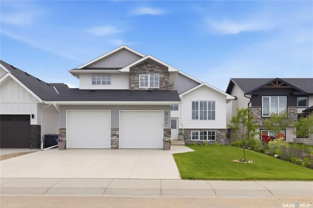 807 Weir Crescent Warman SK S0K 4S4