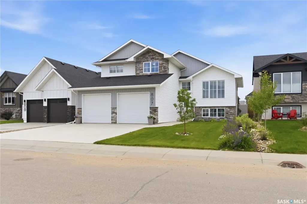 807 Weir Crescent Warman SK S0K 4S4
