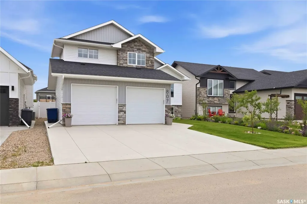 807 Weir Crescent Warman SK S0K 4S4