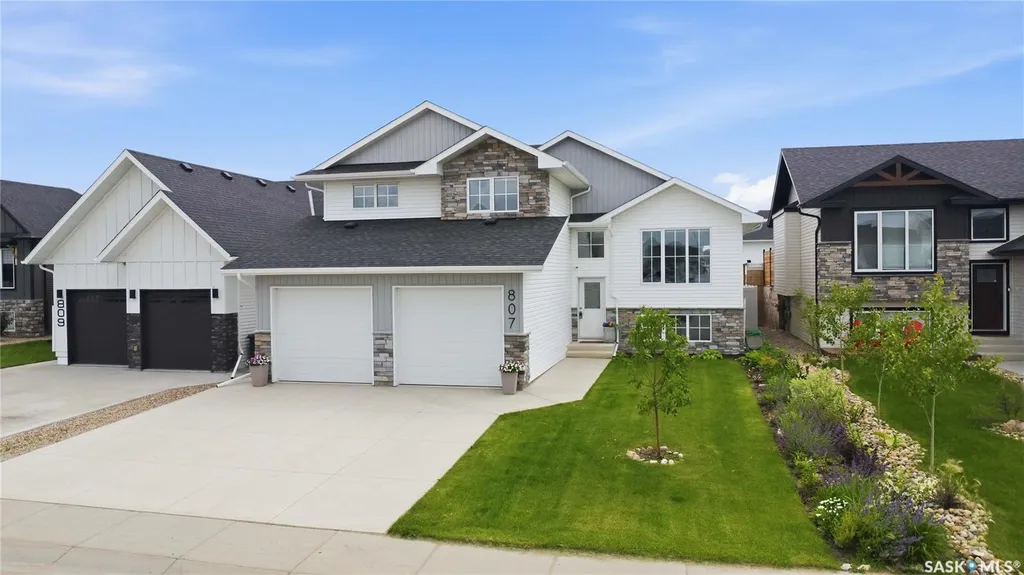 807 Weir Crescent Warman SK S0K 4S4