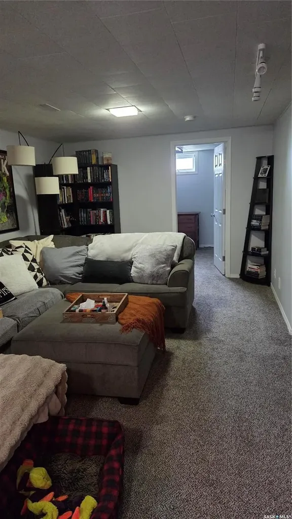 1322 Queen Crescent Moose Jaw SK S6H 3G4