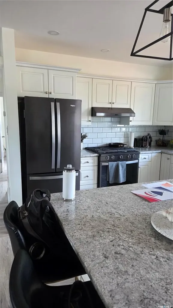 1322 Queen Crescent Moose Jaw SK S6H 3G4