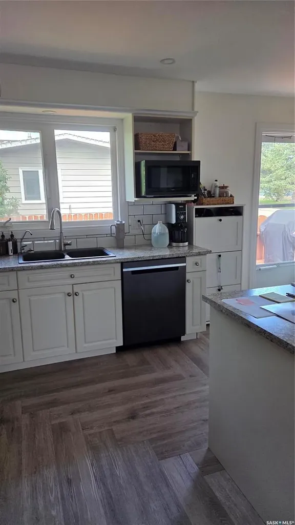 1322 Queen Crescent Moose Jaw SK S6H 3G4