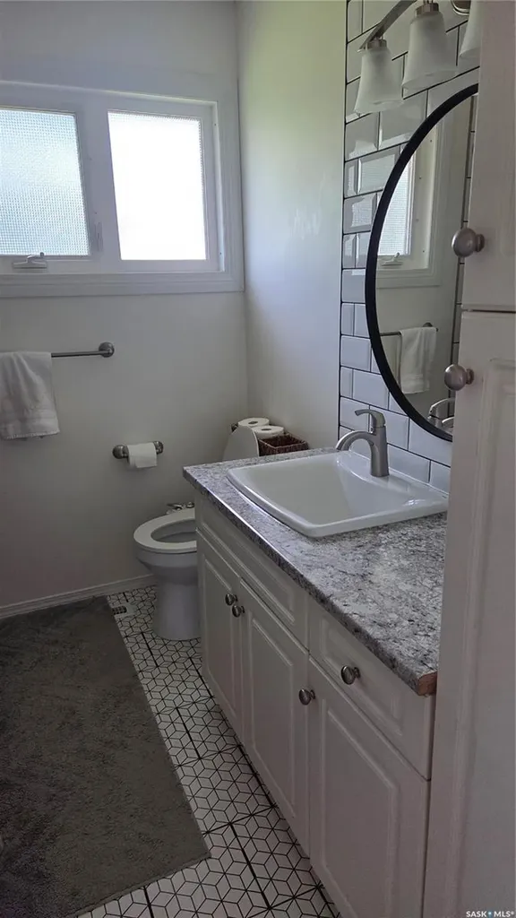 1322 Queen Crescent Moose Jaw SK S6H 3G4