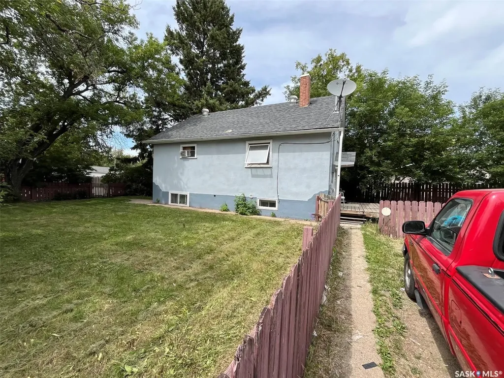 630 5th Avenue E Prince Albert SK S6V 2H5