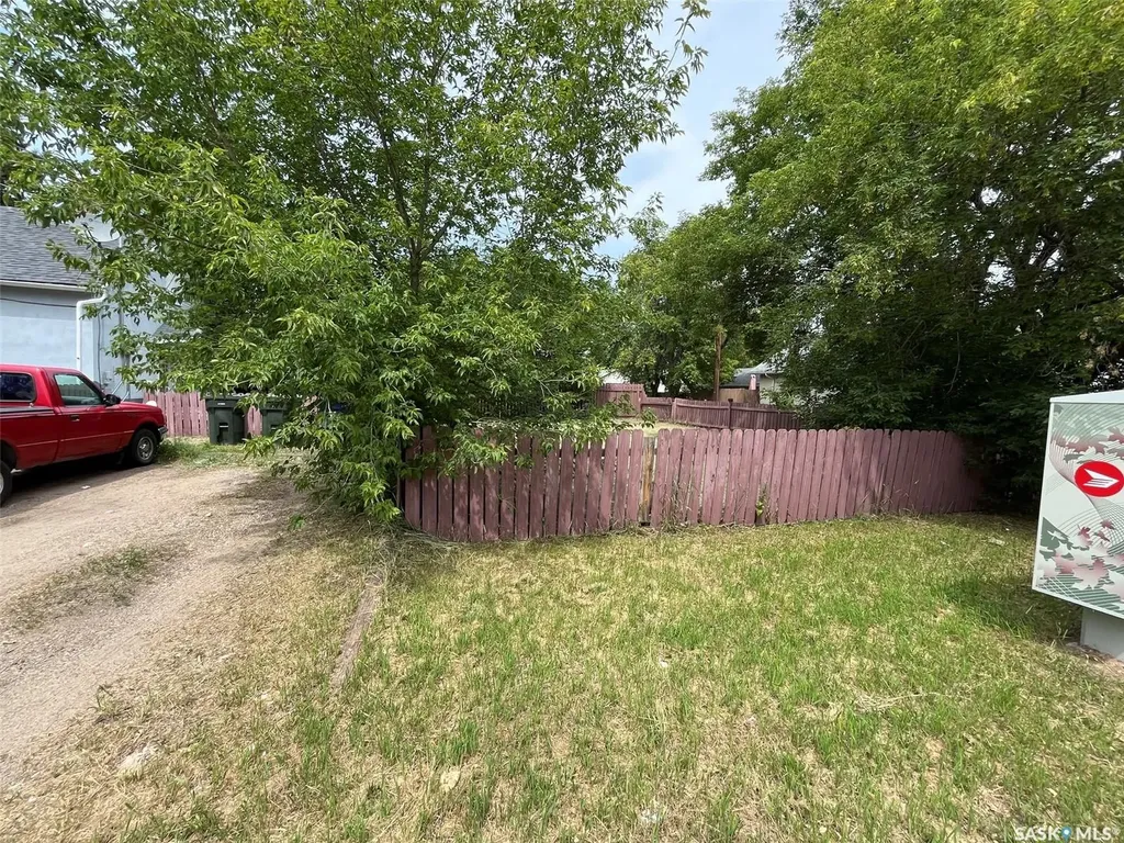 630 5th Avenue E Prince Albert SK S6V 2H5