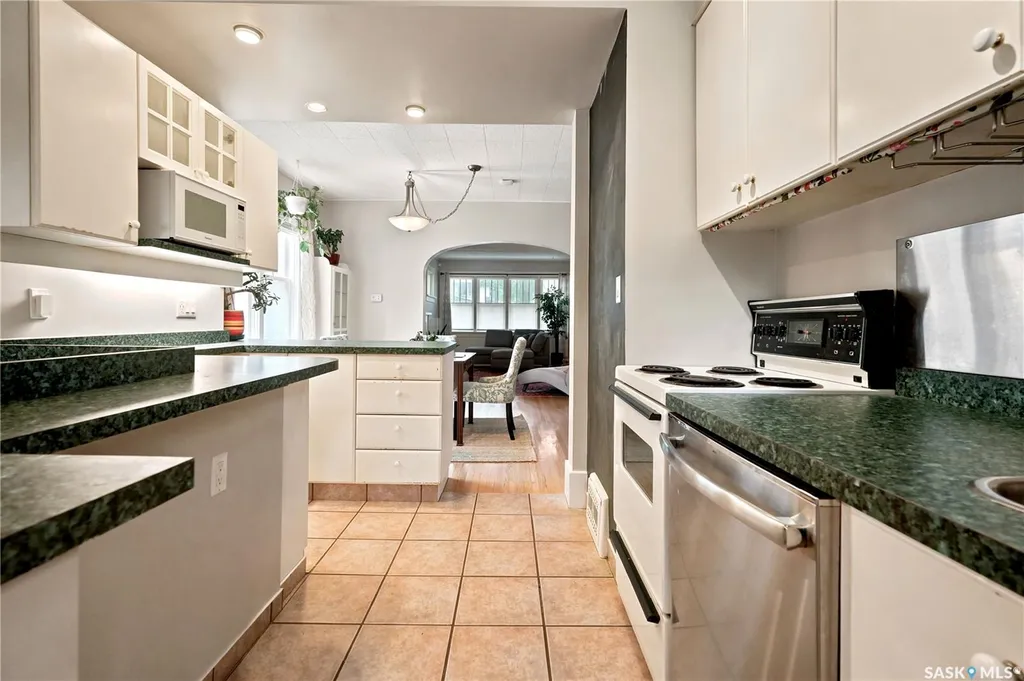 2221 Montague Street Regina SK S4T 3K2