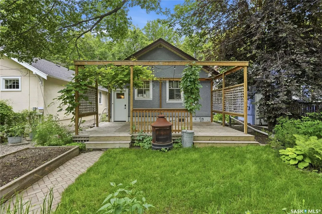 2221 Montague Street Regina SK S4T 3K2
