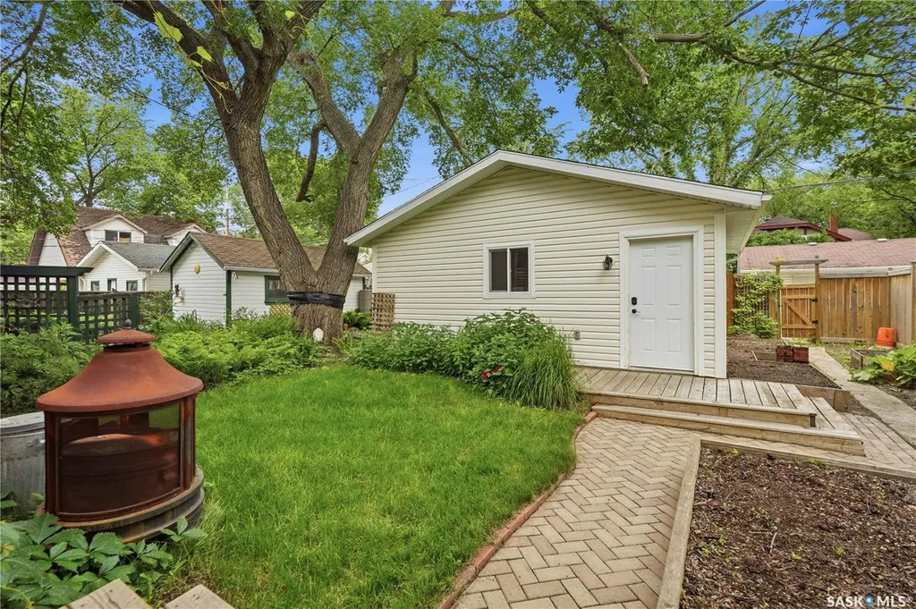 2221 Montague Street Regina SK S4T 3K2