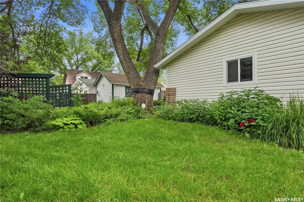 2221 Montague Street Regina SK S4T 3K2