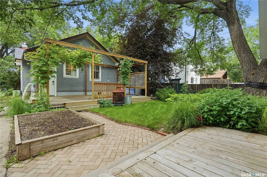 2221 Montague Street Regina SK S4T 3K2