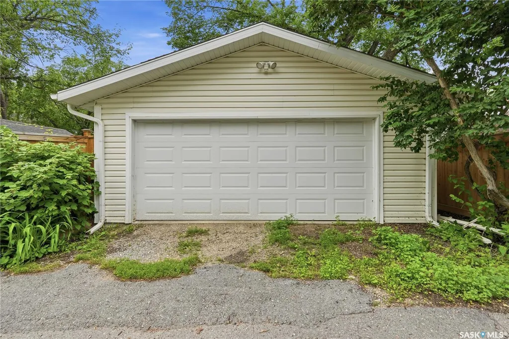 2221 Montague Street Regina SK S4T 3K2