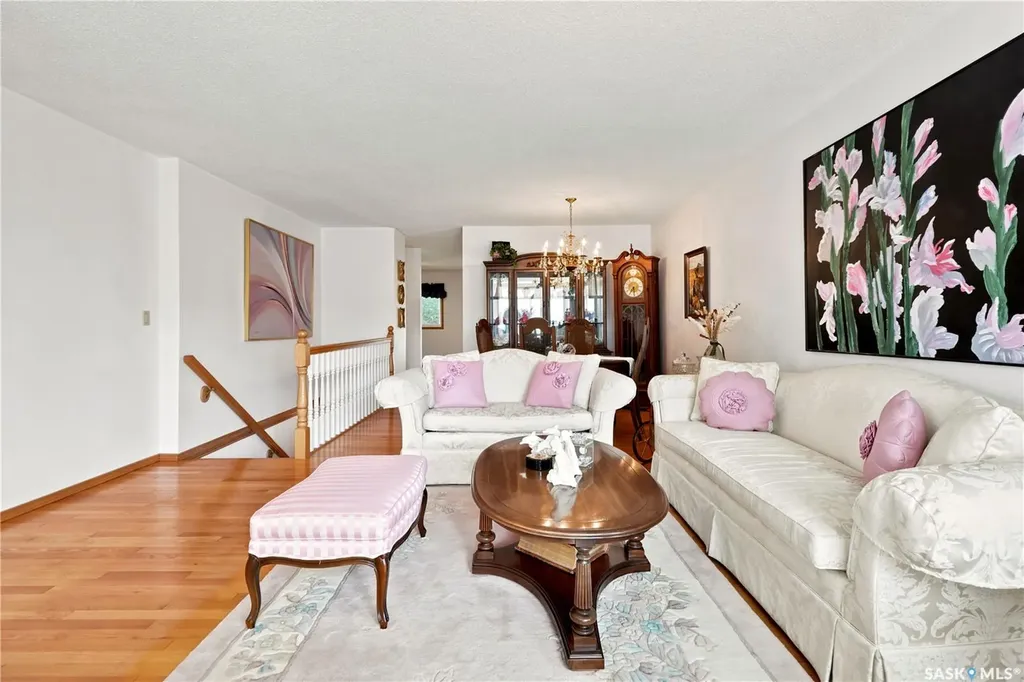 18 Greensboro Drive Regina SK S4S 7G1