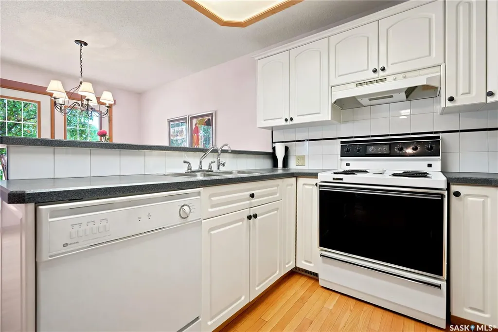 18 Greensboro Drive Regina SK S4S 7G1