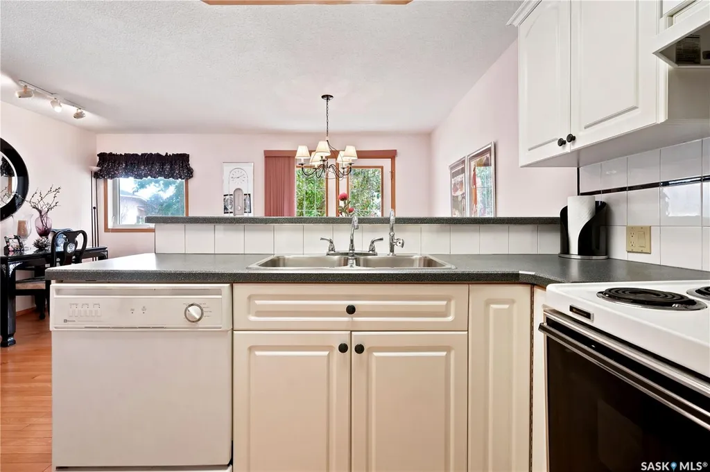 18 Greensboro Drive Regina SK S4S 7G1