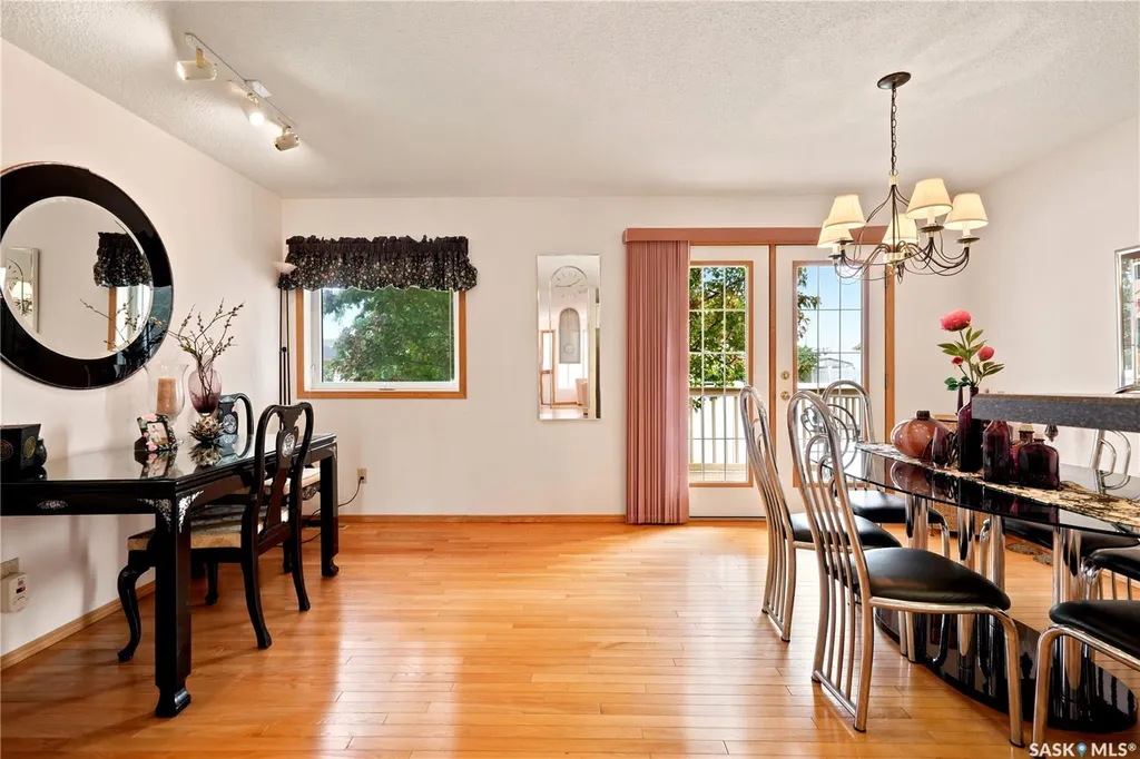 18 Greensboro Drive Regina SK S4S 7G1