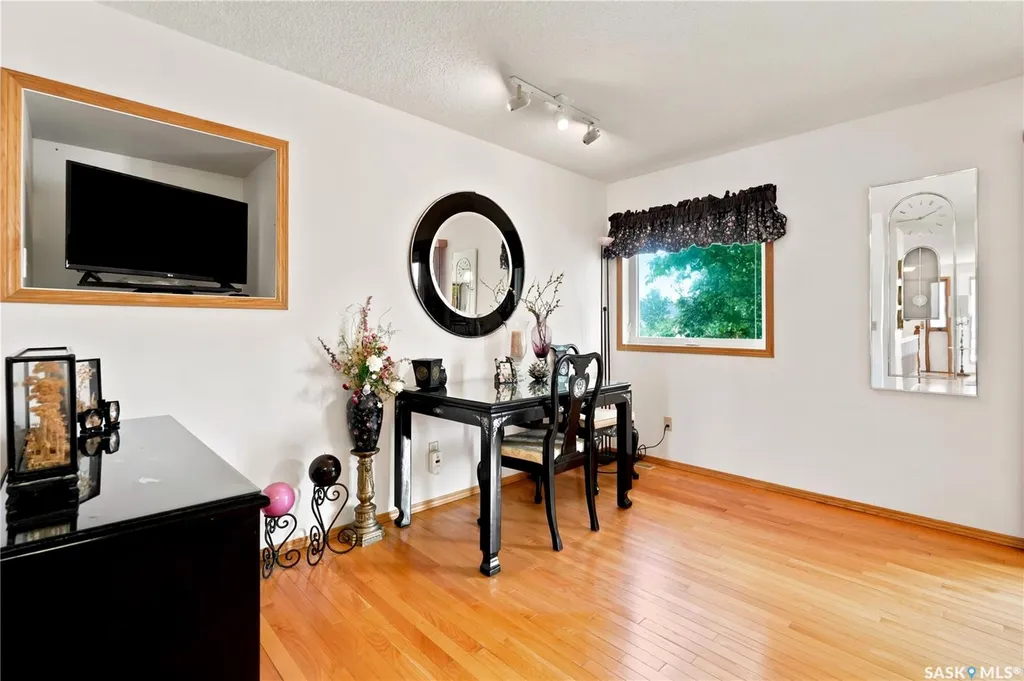 18 Greensboro Drive Regina SK S4S 7G1