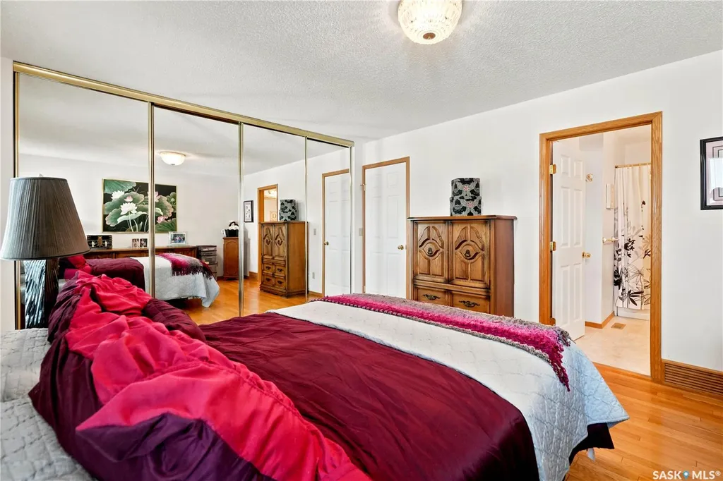 18 Greensboro Drive Regina SK S4S 7G1
