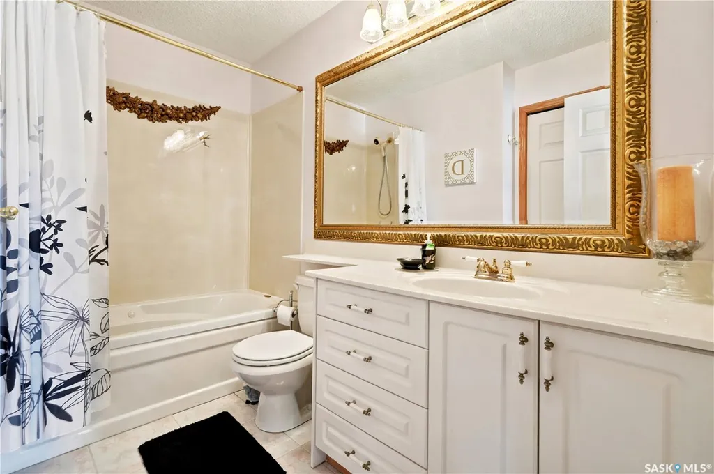 18 Greensboro Drive Regina SK S4S 7G1