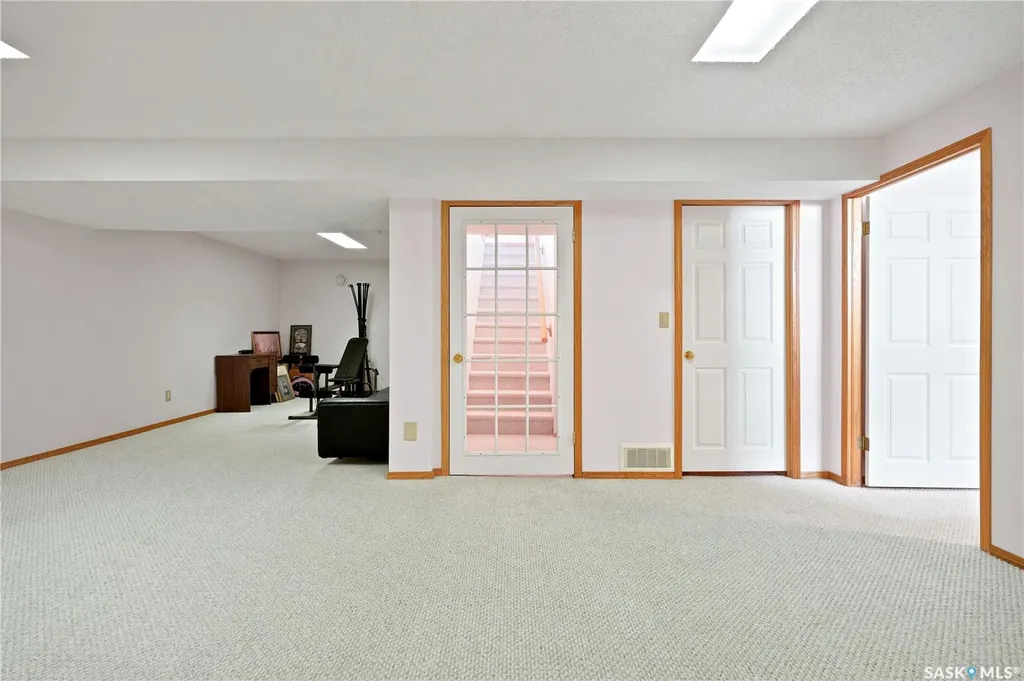 18 Greensboro Drive Regina SK S4S 7G1