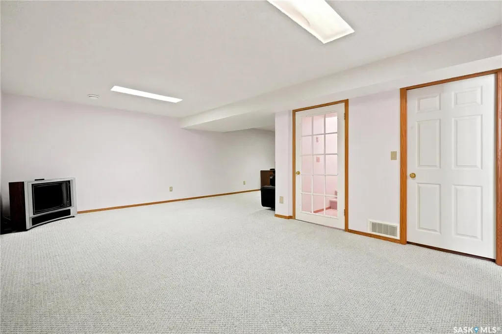 18 Greensboro Drive Regina SK S4S 7G1
