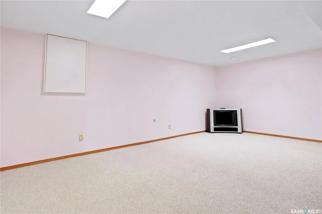 18 Greensboro Drive Regina SK S4S 7G1