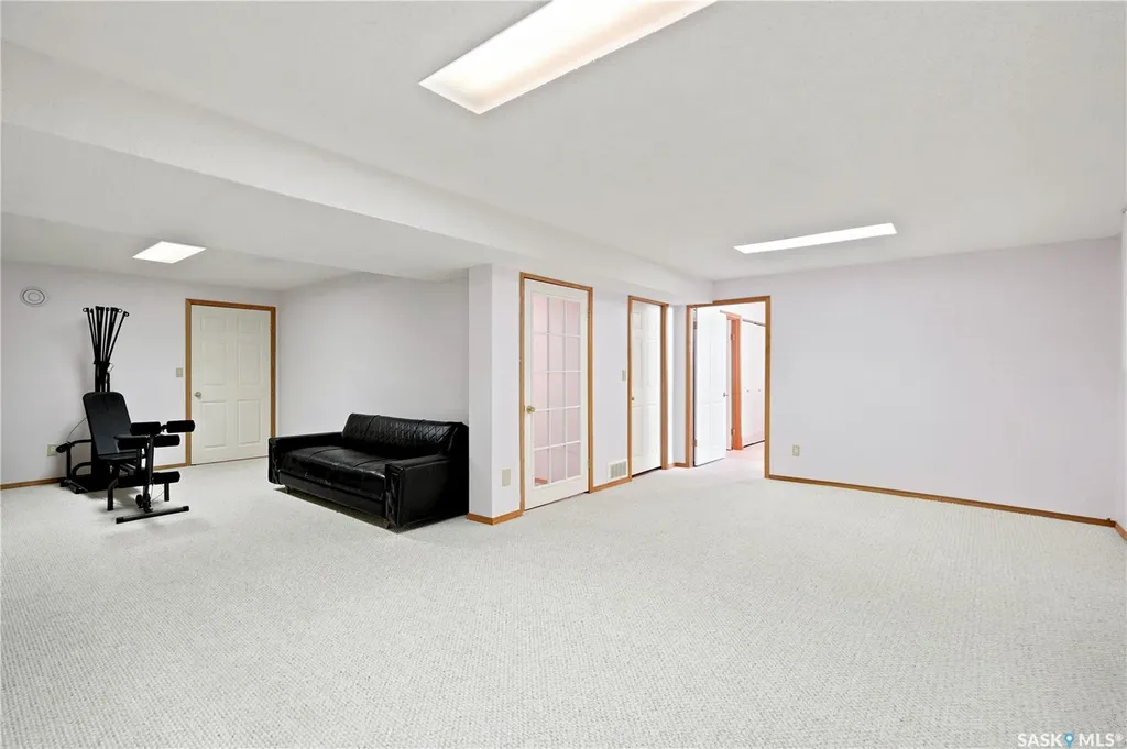 18 Greensboro Drive Regina SK S4S 7G1