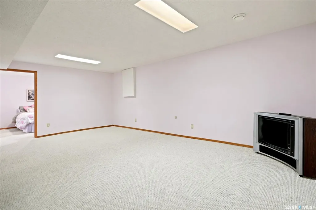 18 Greensboro Drive Regina SK S4S 7G1