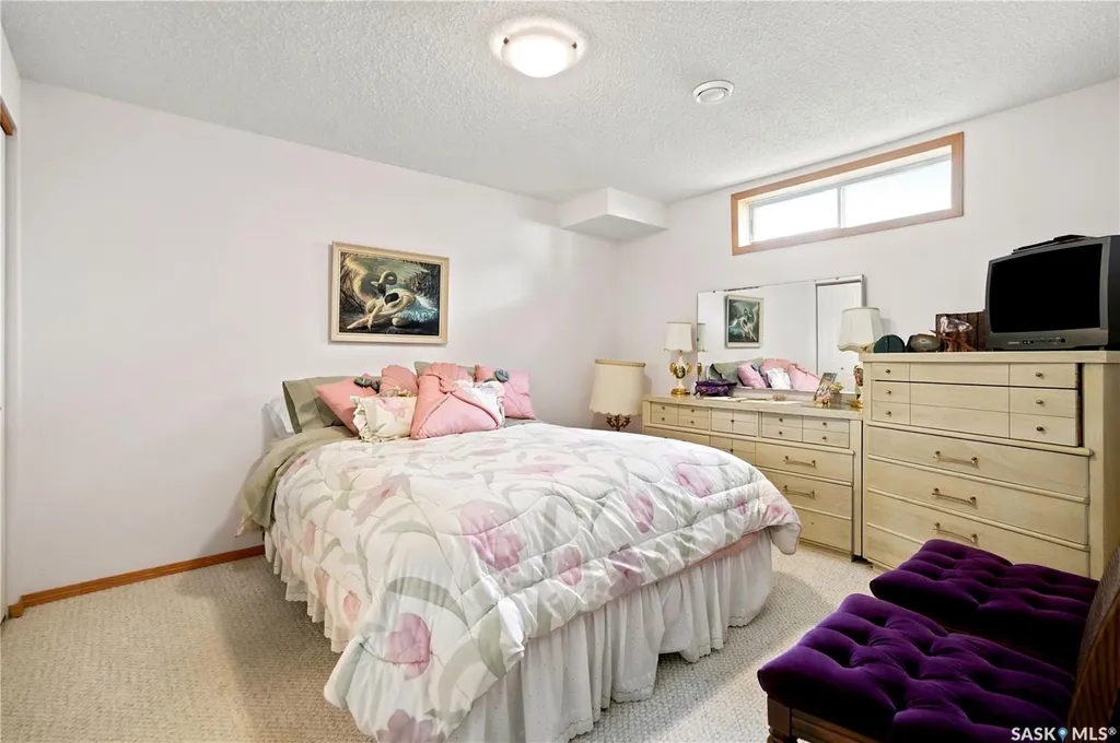 18 Greensboro Drive Regina SK S4S 7G1