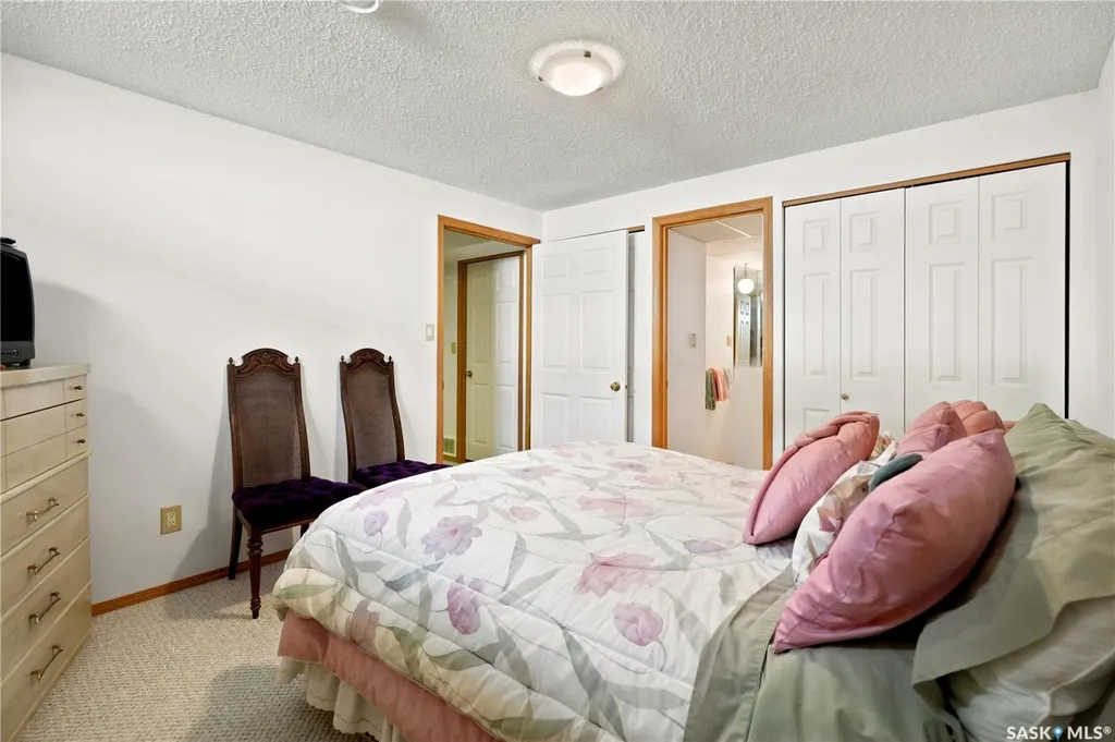 18 Greensboro Drive Regina SK S4S 7G1
